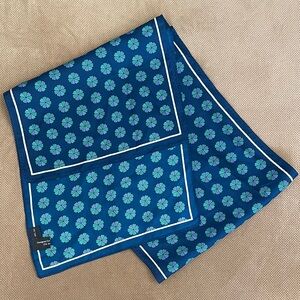 100% Silk Blue Pinwheel Geometric Shapes scarf